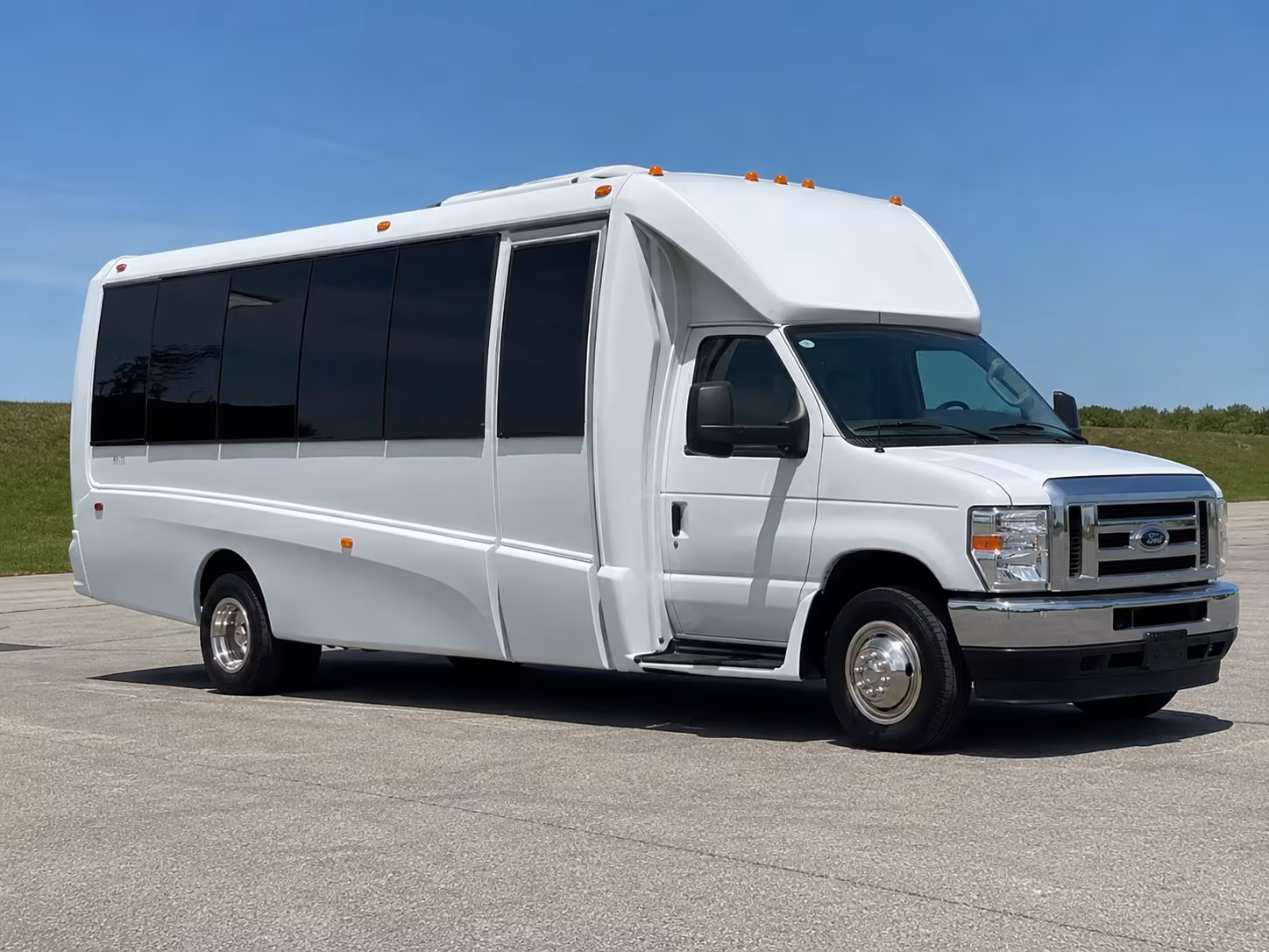 18 Passenger Party Bus Exterior